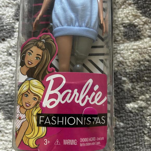 Mattel Barbie Fashionistas Doll #121 With Prosthetic Leg (NEW) - Picture 2 of 4